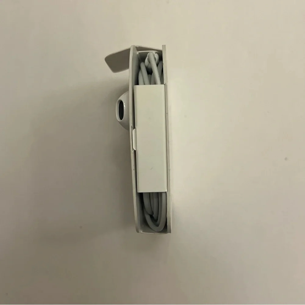 Apple OEM Earphones with lightening cable‎